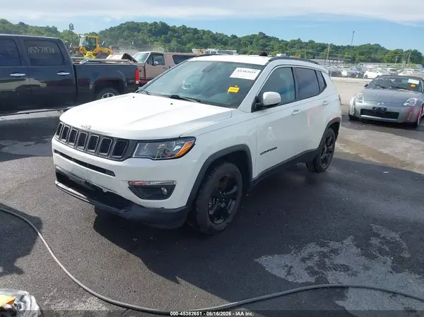 3C4NJCBB1JT377041 2018 JEEP COMPASS - Image 2