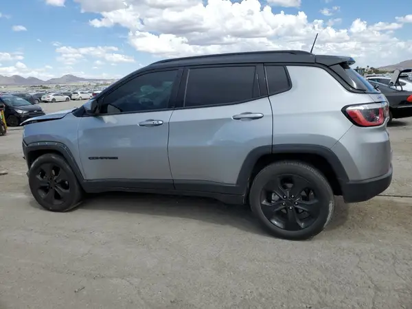 3C4NJCBB1JT438498 2018 JEEP COMPASS - Image 2