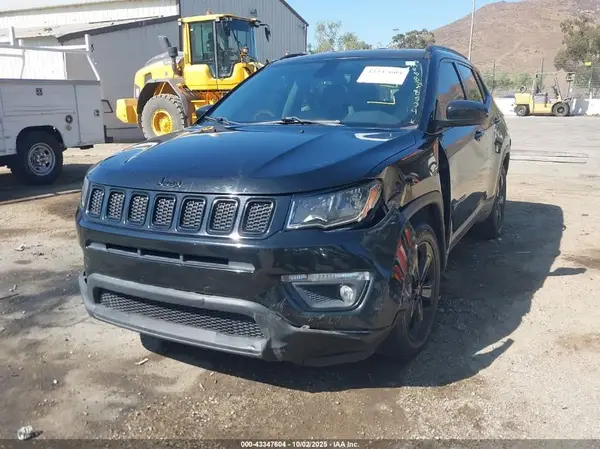3C4NJCBB1JT438534 2018 JEEP COMPASS - Image 2