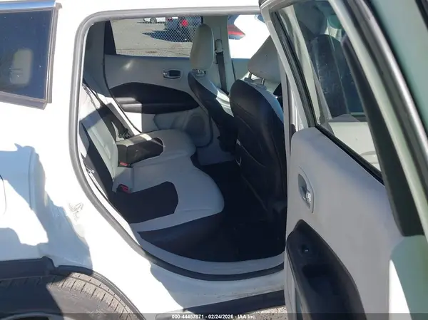 3C4NJCBB1JT460680 2018 JEEP COMPASS - Image 3