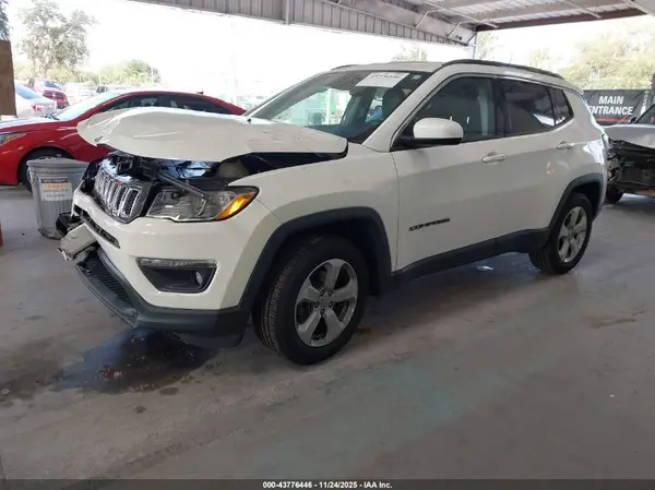 3C4NJCBB1JT461229 2018 JEEP COMPASS - Image 2