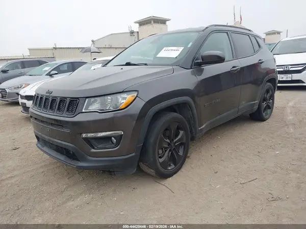 3C4NJCBB1JT462431 2018 JEEP COMPASS - Image 2