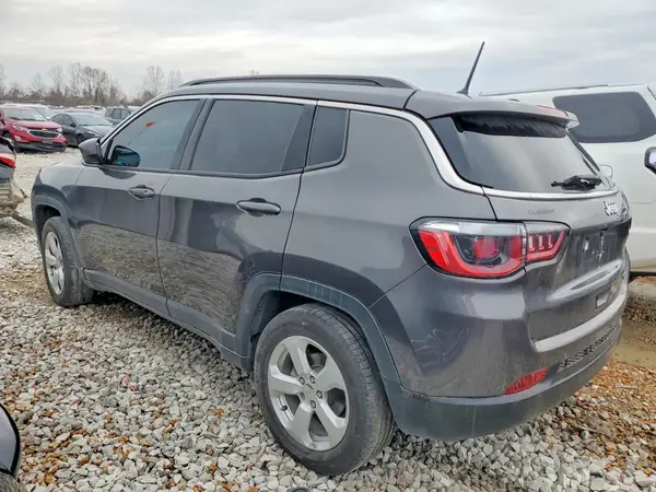 3C4NJCBB1JT465040 2018 JEEP COMPASS - Image 2