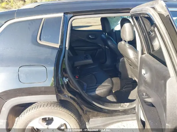 3C4NJCBB1JT467953 2018 JEEP COMPASS - Image 8