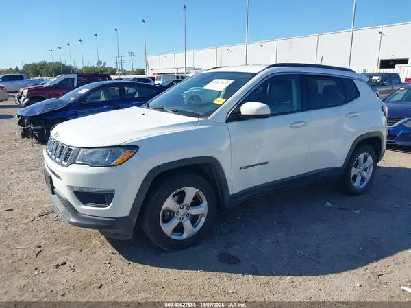 3C4NJCBB1JT469184 2018 JEEP COMPASS - Image 2