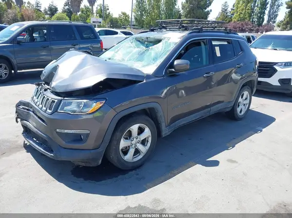 3C4NJCBB1JT469394 2018 JEEP COMPASS - Image 2