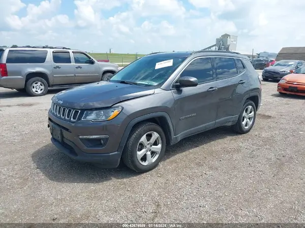 3C4NJCBB1JT501812 2018 JEEP COMPASS - Image 2