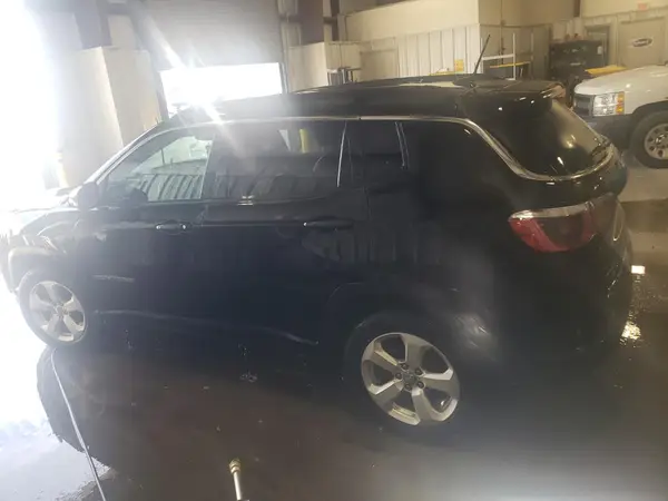 3C4NJCBB1JT502541 2018 JEEP COMPASS - Image 2