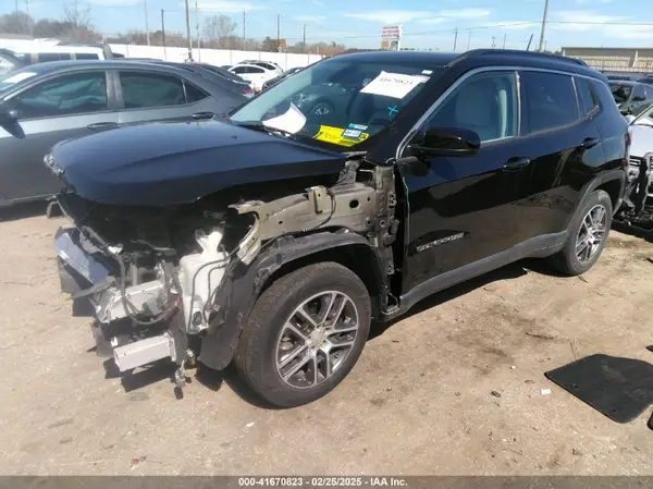 3C4NJCBB1JT503379 2018 JEEP COMPASS - Image 2