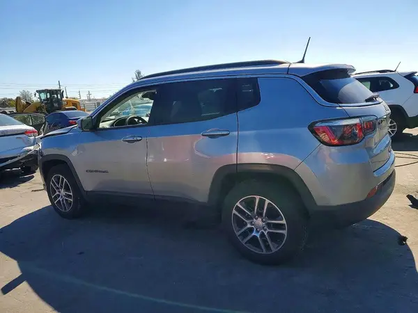 3C4NJCBB1JT503415 2018 JEEP COMPASS - Image 2
