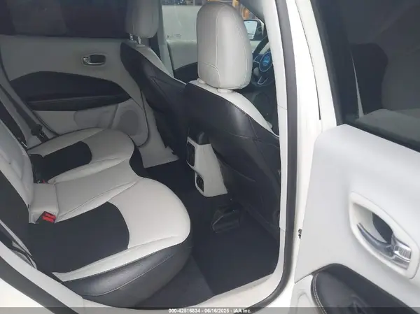 3C4NJCBB1KT636564 2019 JEEP COMPASS - Image 8