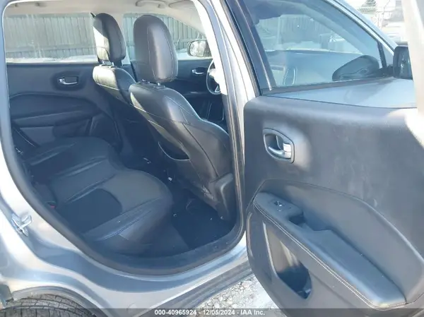 3C4NJCBB1KT715989 2019 JEEP COMPASS - Image 8