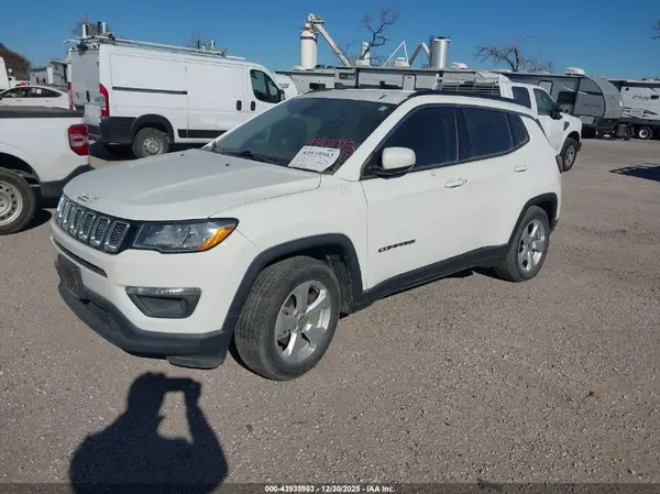3C4NJCBB1KT743615 2019 JEEP COMPASS - Image 2