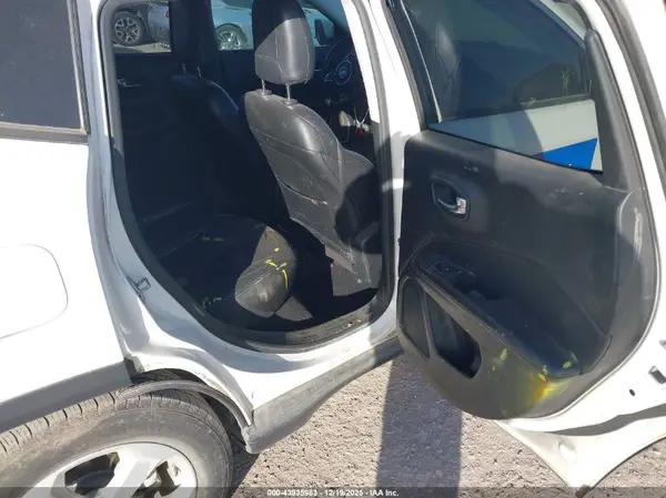 3C4NJCBB1KT743615 2019 JEEP COMPASS - Image 8