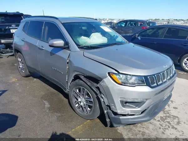 3C4NJCBB1KT819754 2019 JEEP COMPASS - Image 1