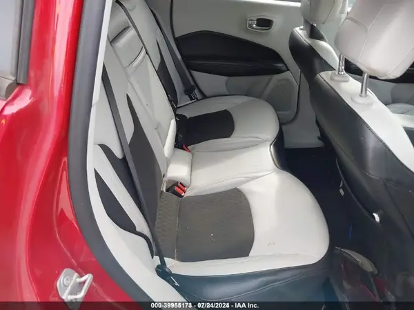 3C4NJCBB1KT843827 2019 JEEP COMPASS - Image 8
