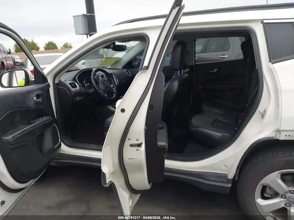 3C4NJCBB1KT855654 2019 JEEP COMPASS - Image 8