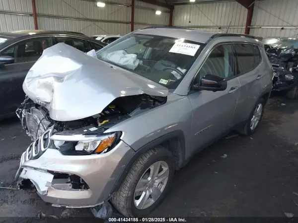 3C4NJCBB1NT139082 2022 JEEP COMPASS - Image 2