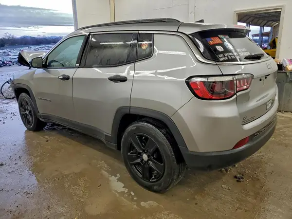 3C4NJCBB1NT150499 2022 JEEP COMPASS - Image 2