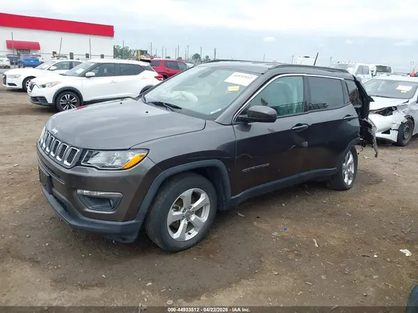 3C4NJCBB2JT122981 2018 JEEP COMPASS - Image 2