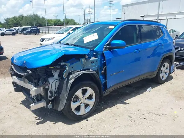 3C4NJCBB2JT137075 2018 JEEP COMPASS - Image 2