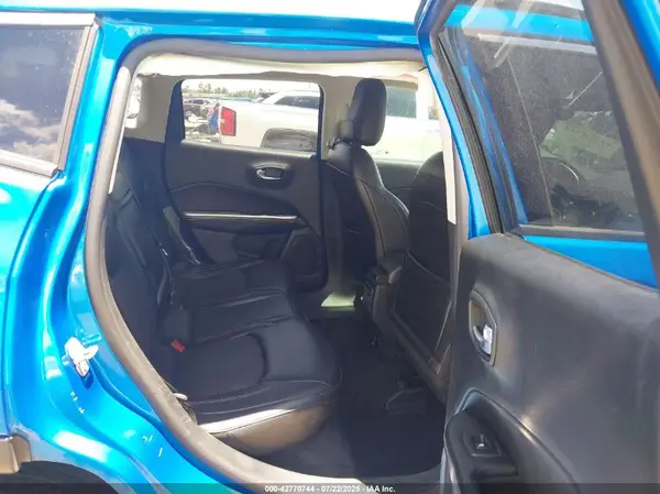 3C4NJCBB2JT137075 2018 JEEP COMPASS - Image 8