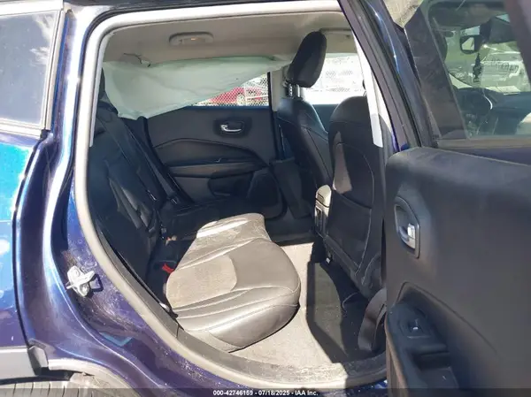 3C4NJCBB2JT137173 2018 JEEP COMPASS - Image 8