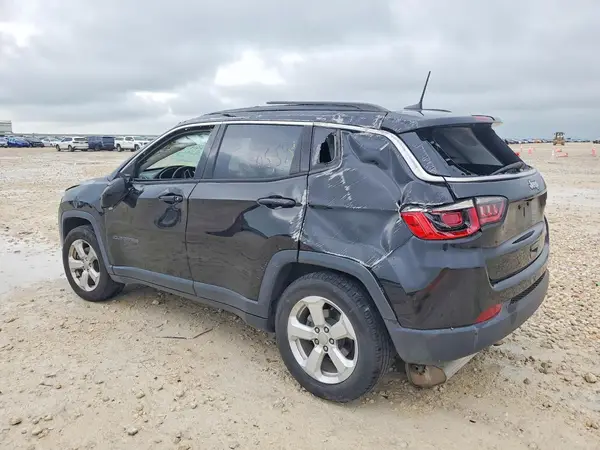 3C4NJCBB2JT137559 2018 JEEP COMPASS - Image 2