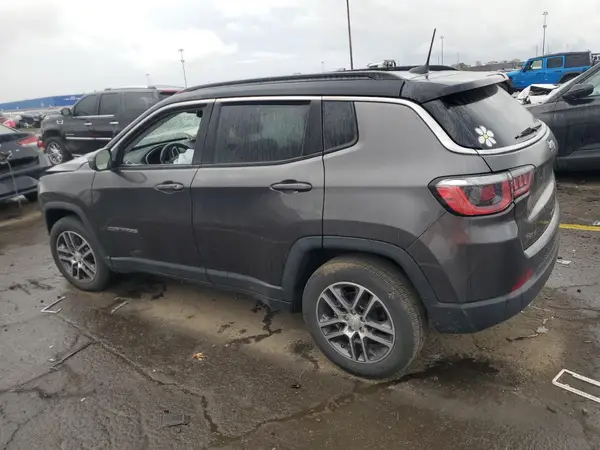 3C4NJCBB2JT182498 2018 JEEP COMPASS - Image 2