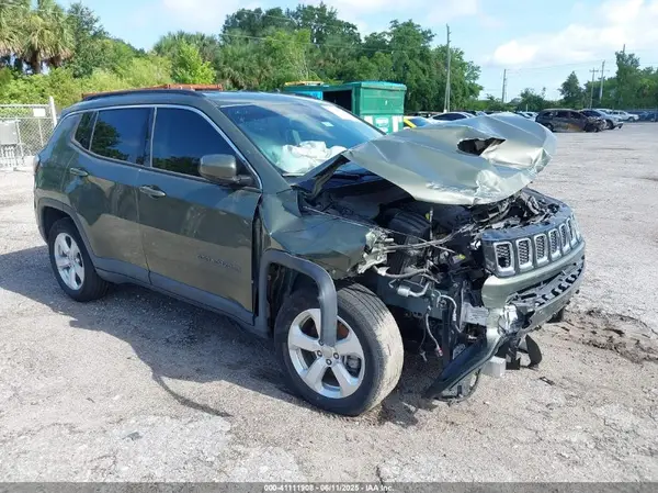 3C4NJCBB2JT194067 2018 JEEP COMPASS - Image 1