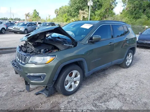 3C4NJCBB2JT194067 2018 JEEP COMPASS - Image 2