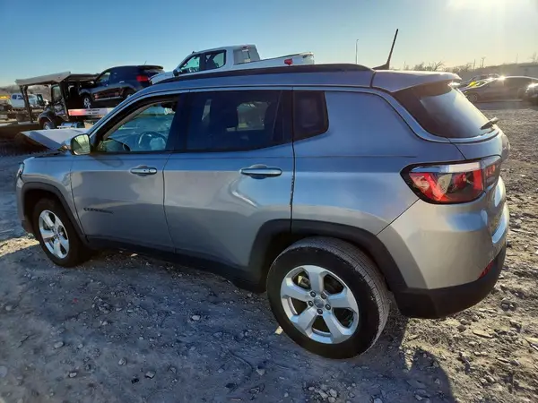 3C4NJCBB2JT227391 2018 JEEP COMPASS - Image 2