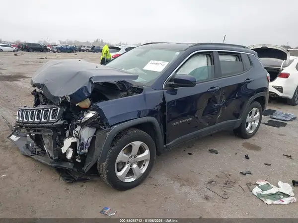 3C4NJCBB2JT241047 2018 JEEP COMPASS - Image 2
