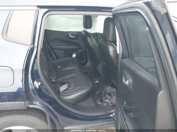 3C4NJCBB2JT241047 2018 JEEP COMPASS - Image 8