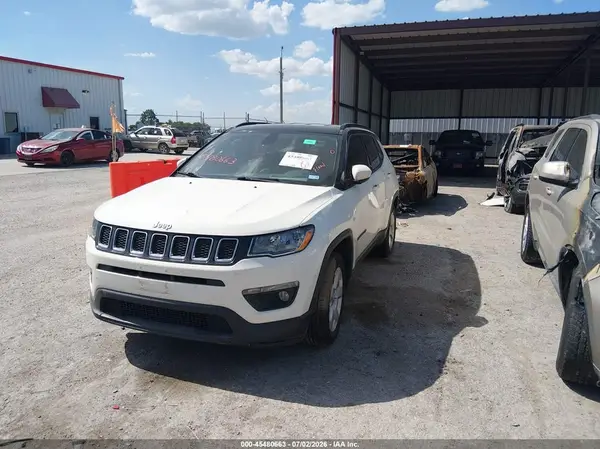 3C4NJCBB2JT256972 2018 JEEP COMPASS - Image 2