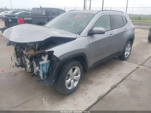 3C4NJCBB2JT263193 2018 JEEP COMPASS - Image 2