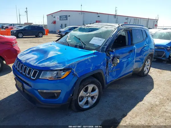 3C4NJCBB2JT267938 2018 JEEP COMPASS - Image 2