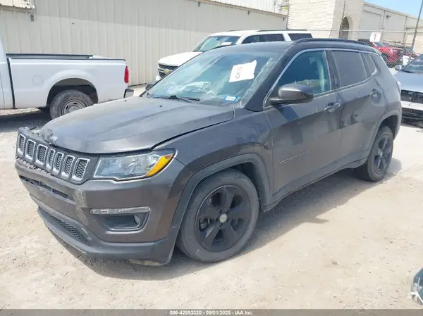 3C4NJCBB2JT286862 2018 JEEP COMPASS - Image 2