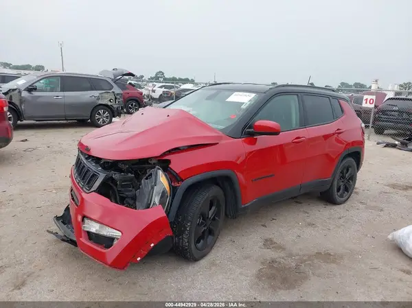 3C4NJCBB2JT322307 2018 JEEP COMPASS - Image 2