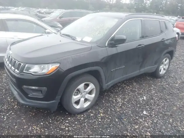 3C4NJCBB2JT322520 2018 JEEP COMPASS - Image 2