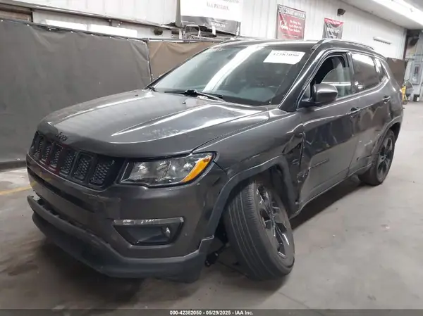 3C4NJCBB2JT327376 2018 JEEP COMPASS - Image 2