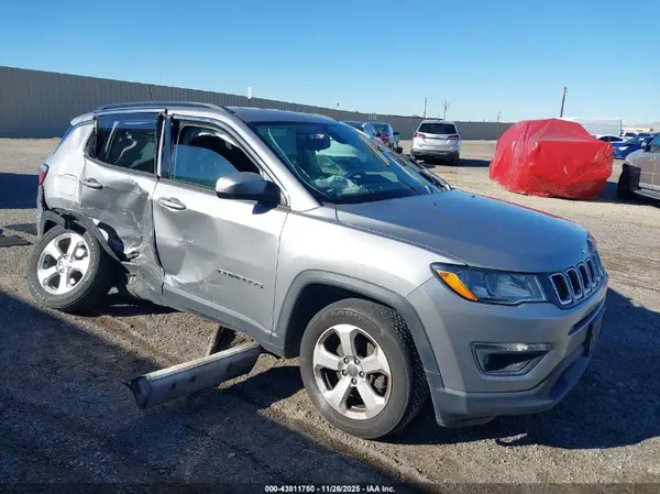 3C4NJCBB2JT338510 2018 JEEP COMPASS - Image 1