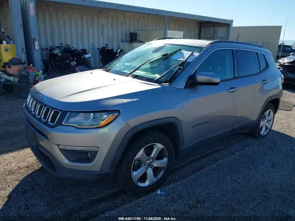 3C4NJCBB2JT338510 2018 JEEP COMPASS - Image 2