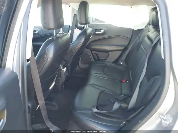 3C4NJCBB2JT338510 2018 JEEP COMPASS - Image 8
