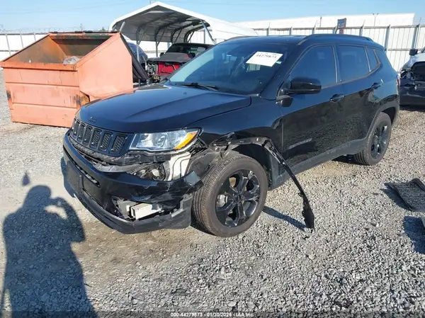 3C4NJCBB2JT374407 2018 JEEP COMPASS - Image 2