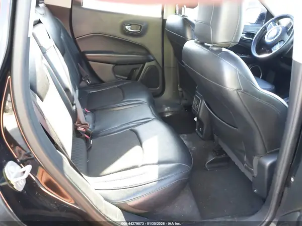 3C4NJCBB2JT374407 2018 JEEP COMPASS - Image 8