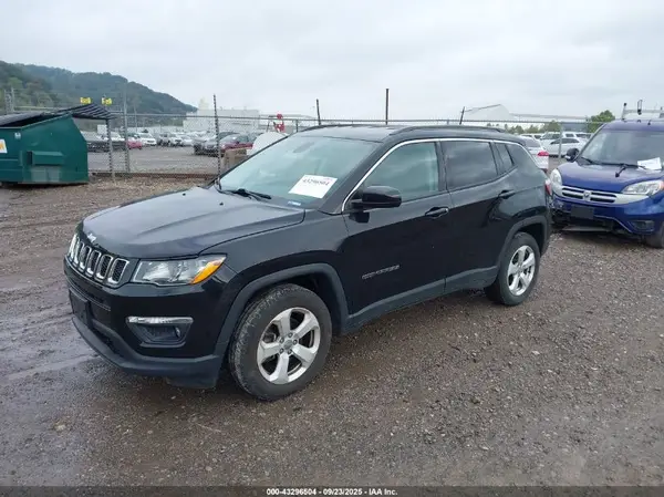 3C4NJCBB2JT374620 2018 JEEP COMPASS - Image 2
