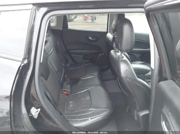 3C4NJCBB2JT374620 2018 JEEP COMPASS - Image 8