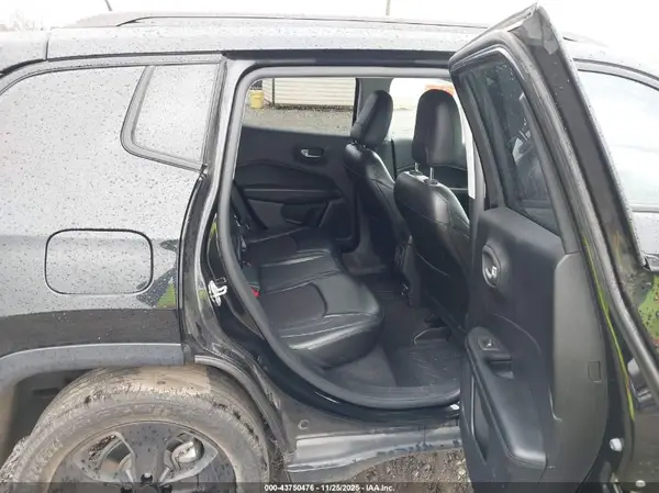 3C4NJCBB2JT407230 2018 JEEP COMPASS - Image 8