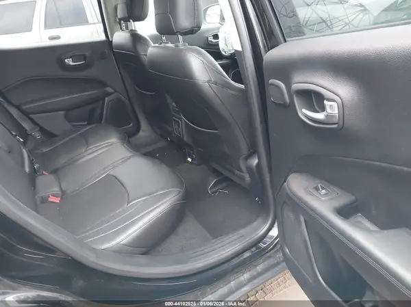 3C4NJCBB2JT407793 2018 JEEP COMPASS - Image 8